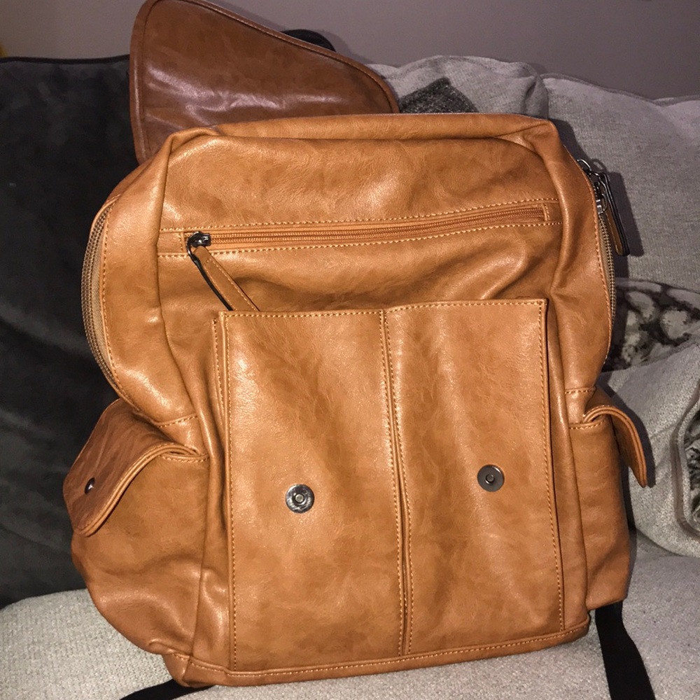 Gucci Leather Messenger Bag - Picture 2 of 4